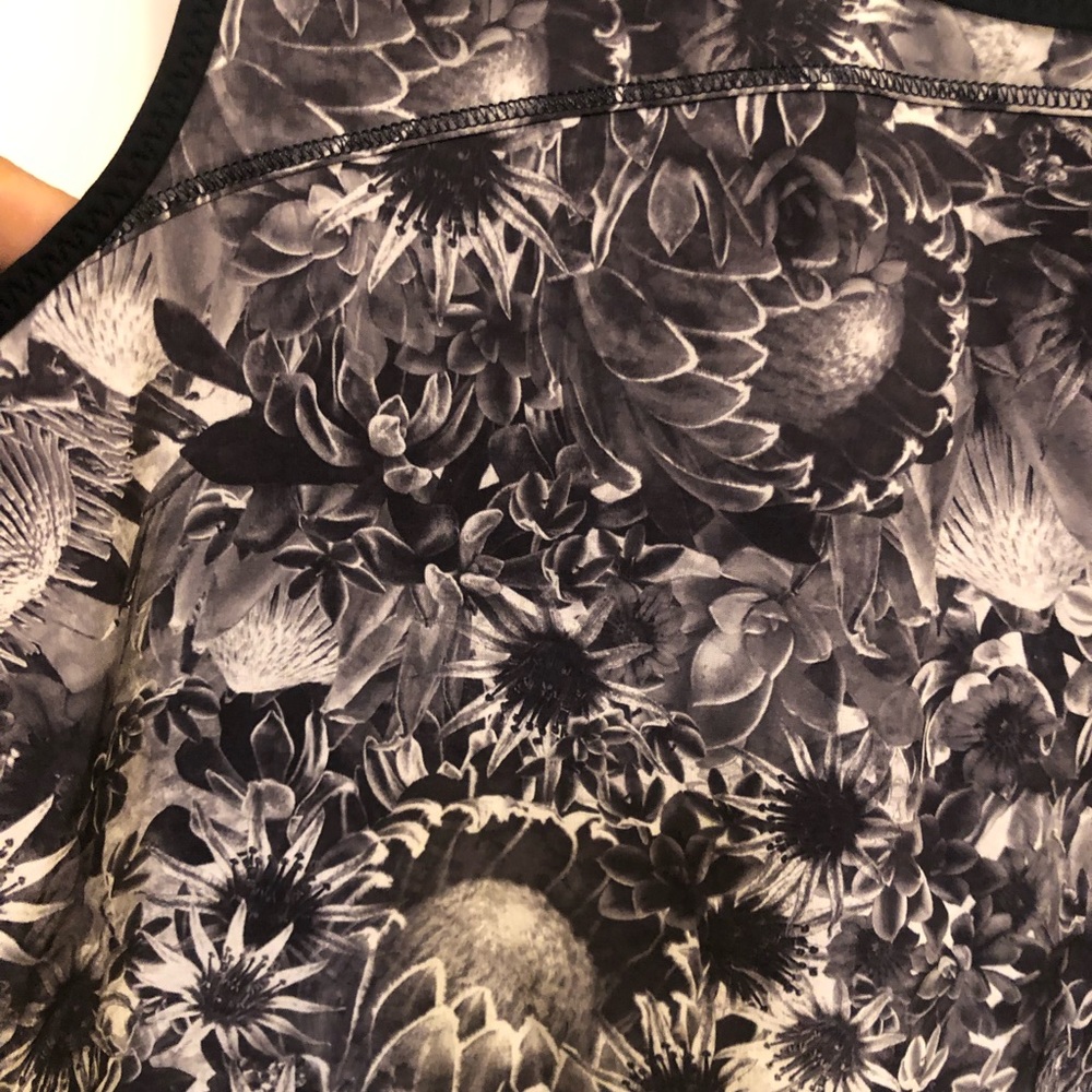 Lululemon Split Singlet Tank Top Flowabunga Flora… - image 6